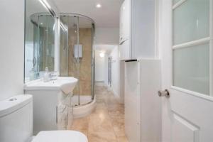 Stunning 2bed 2bath apt in Earls Court sleeps SIX