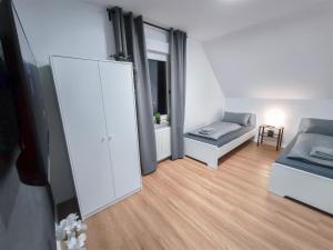 ALFA Stuttgart Apartment 4 Zimmer 4BR TV WIFI WM nahe Wasen & Daimler l 7Beds I 8 people I Kitchen l Bathroom