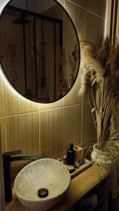 Symphony Apartment - FREE Parking & Airport Taxi