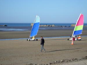 Maisons de vacances Maisonnette LE COTTAGE a 50m DE LA PLAGE d'Asnelles , 3km d'Arromanches, 10km de Bayeux : photos des chambres