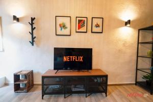 Charming Village Escape with Jacuzzi & Games Room