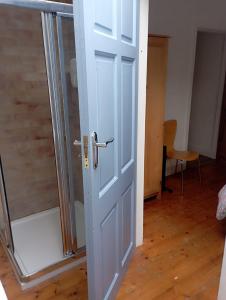 Stay in Annascaul Village at Aidos