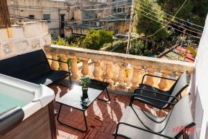 Charming Village Escape with Jacuzzi & Games Room