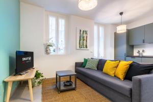 V-Home nel Centro del Quadrilatero con 2 Camere da Letto