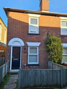 Pretty City Centre Cottage - Hackington