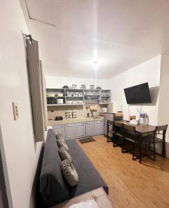 Baguio 4BR Pet Friendly Apartment with Netflix