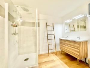 Maisons de vacances Riantec- Ti Gwenvael - Grande Maison avec Baby Foot et Terrain Clos : photos des chambres