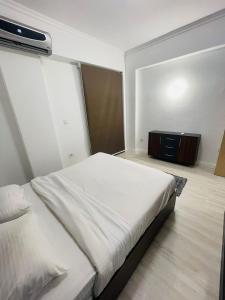 Luxurious One Bedroom Apartment