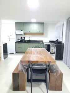 Perto da praia espaço amplo terraço, churrasqueira - Balneário Praia do Leste