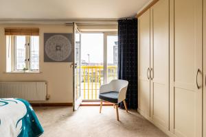 St Georges Home w Private Parking by the Harbour