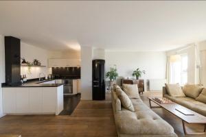 Amazing view, beautiful flat, swimming pools, secure parking