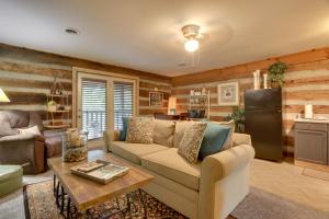 Riverfront Couples Retreat in Smoky Mountains!