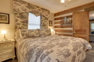 Riverfront Couples Retreat in Smoky Mountains!