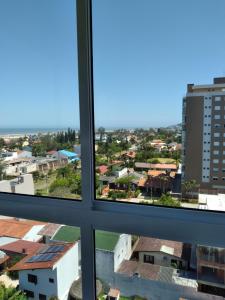 Amplo apartamento em Torres - 4 dormitórios