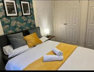 Ashford Town centre House with Garage and DriveWay - 韦尔斯布罗斯