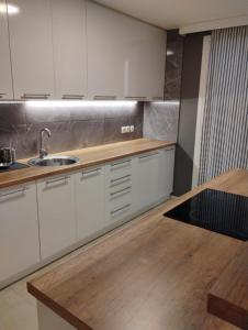 Elegant Minimalistic Downtown Apartment!