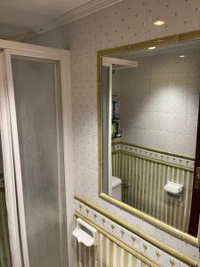 Cálida habitación con baño privado