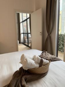 Spacious 4 room apartment, 8min walk to old town, free parking,new