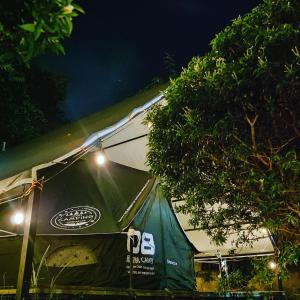 The Backyard Glamp - Exclusive Glamourous Camp