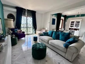 Seb's Flat - Home of the Sun & Colors, Free Wi-Fi , AC, SmartTV - Floridia