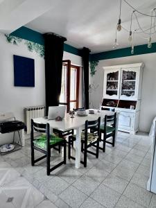 Sebs Flat - Home of the Sun & Colors, Free Wi-Fi , AC, SmartTV