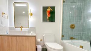 Stylish One Bedroom in the heart of vibrant Downtown- Daily resort fee and parking not included