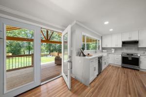 Lakeview Retreat - Family-Friendly - Near Downtown