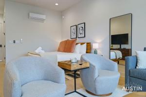 Brand New Studio Apt w King Bed Kitchenette in Steiner Ranch by Austin Vacay