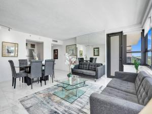 Stunning 2-Bedroom Condo with Exclusive Beach Amenities, Pool and Gym 704