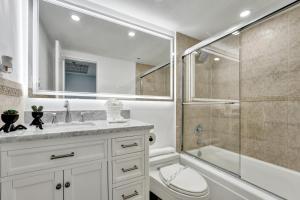 Comfortable 2-Bedroom Condo Retreat with Resort Facilities 1108