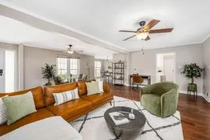 Home Away from Home where Luxury meets Comfort - Lakeview