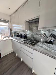 Luxxe House with Hot tub and Pool table