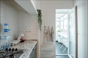 2 Bedroom Apartment with Great Transport Links to the Heart of Lisbon