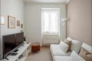 2 Bedroom Apartment with Great Transport Links to the Heart of Lisbon