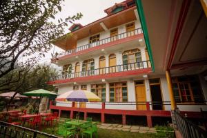 LIGHTWORKERS Hostel & Cafe