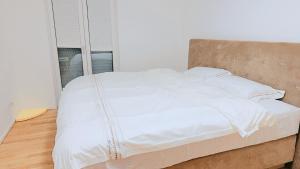 Moden Apartment in central cologne with free parking