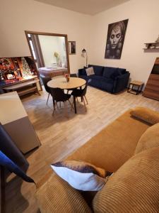 Moderní apartmán u Velkého náměstí 1, Wi-Fi a Netflix zdarma, koupelna s vanou