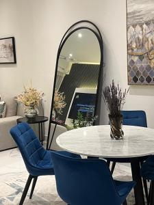 8 Boulevard Walk Heart of Downtown