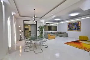 Appartement Nia Confort 2, en plein centre ville, UNIQUEMENT FAMILLES, ET COUPLES MARIÉS - Ville Nouvelle