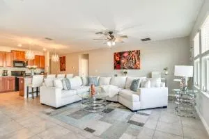 7 Mi to Beach Spacious Ruskin Home with Patio - Apollo Beach