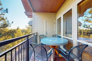 Deschutes Place Revel