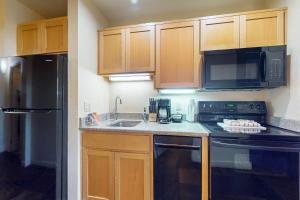 Deschutes Place Revel