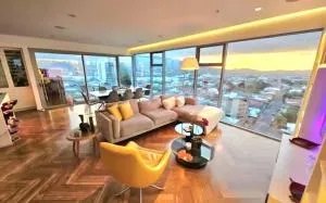 Lujo al atardecer en Rohrmoser - Escazú