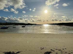 Appartements Le Petit Porspaul T2 vue mer et proximite plage : photos des chambres