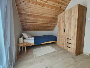 SierPlejs Hill - domki przy szlaku w Górach Sowich