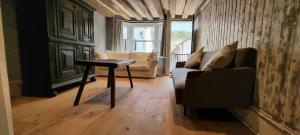 Jacobean House - Modern twist on Historic Home