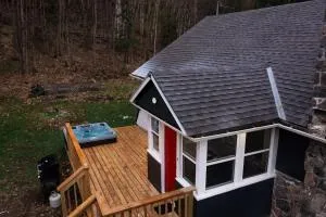 Rosseau Retreat With Hot Tub - MacTier