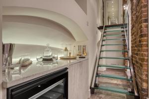 Historic Cubitt Lodge 3BD 3BA Gem W Steam Room