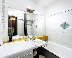 Résidence Soyouz - STUDIO 4 PERSONNES VUE PISTES ET JARDIN DENFANTS MAE-7471