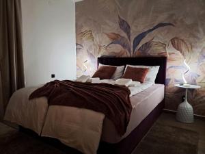 HILL Lux Apartman 1, FREE Secure private yard PARKING 2 place, DESIGNER home & WI-FI rooms & SMART TVx3 & 2 Bedroom & Rooms & Apartments Nis